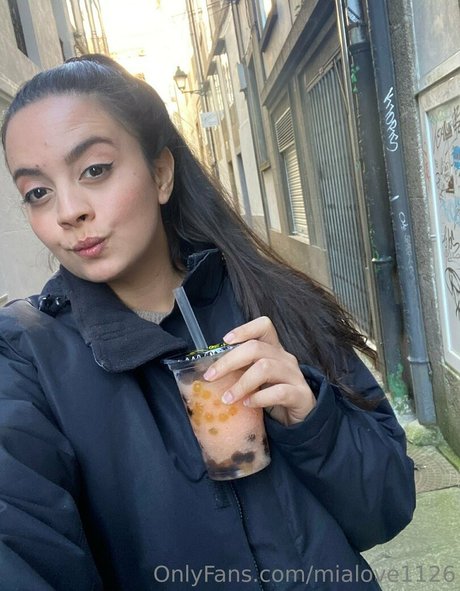 mialove1126 art model pic