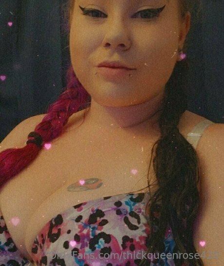 thickqueenrose420 model erotic photo