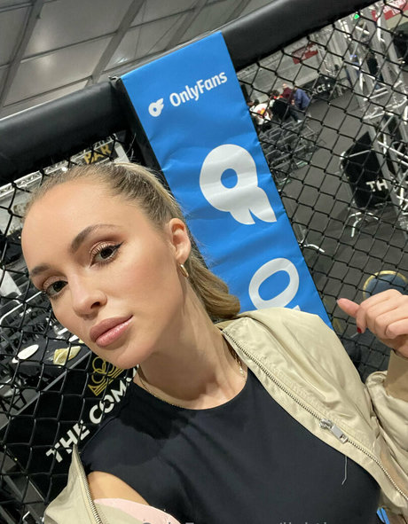 lickthespoon model free photo