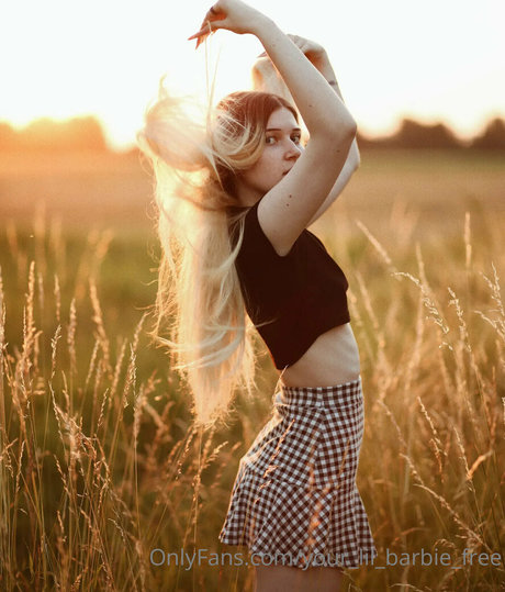 your lil barbie free model free picture