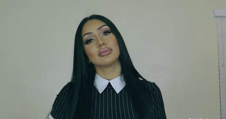 Trixie Banks pornographic actress img