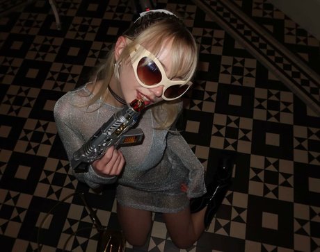 Lola Clark model xxx photo