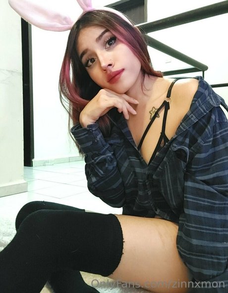 zinnxmon pornographic model picture