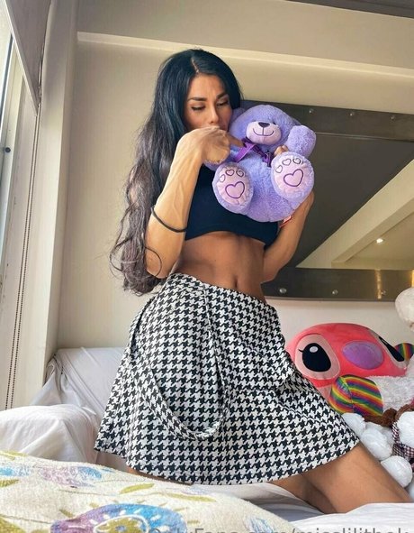 misslilithok model free image