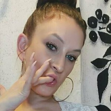 nominymph model pretty img