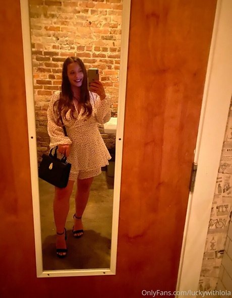 luckywithlola star sexy pic