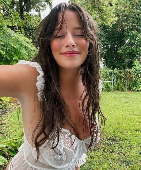 luckywithlola naked pornstar picture