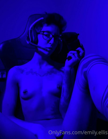 emily kat nice actress photo