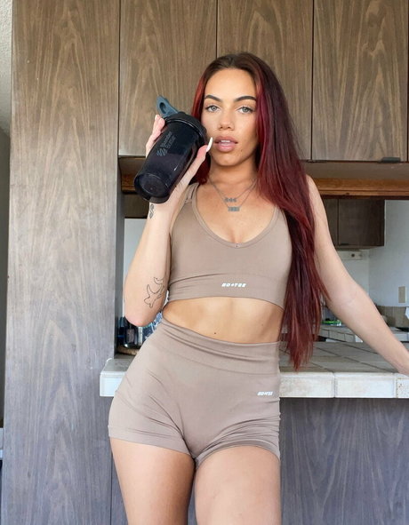 bobbiedavis model hot photos