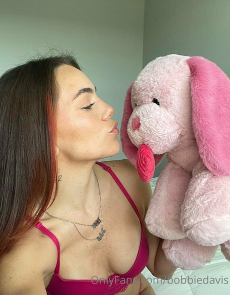 bobbiedavis art actress photos