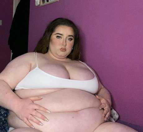 growing piggy1305 nude model photos