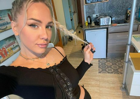 angielynxfree model free pictures