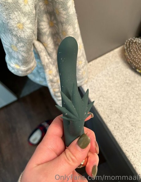 mommaali model hd photo