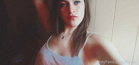 freyja1 model adult picture