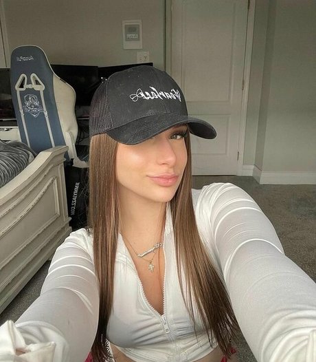 Abgxlina hot star img