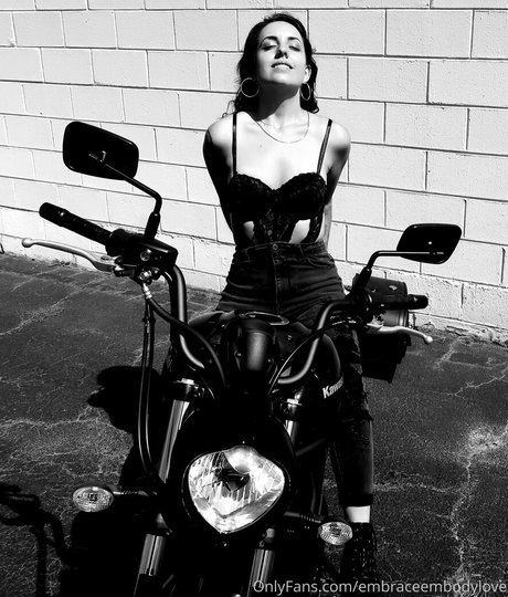 embraceembodylove pornstar art image