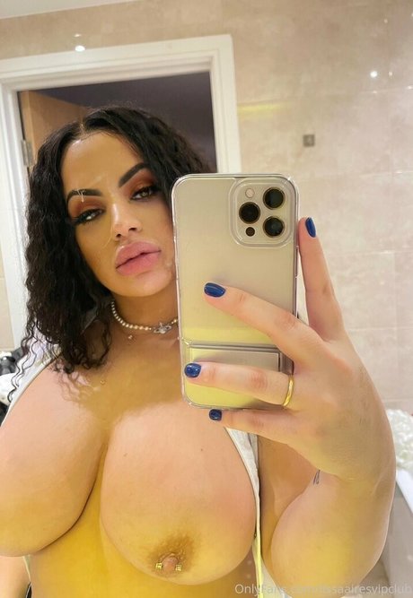 lissaairesvipclub nude model pic