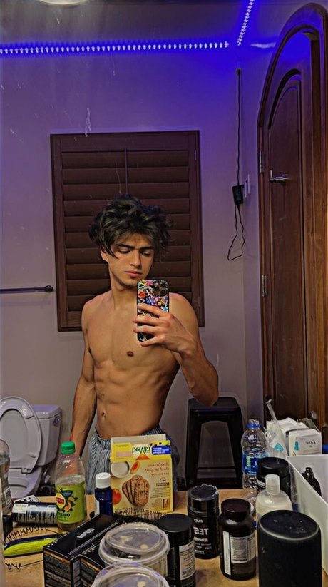 evillxe nice model image