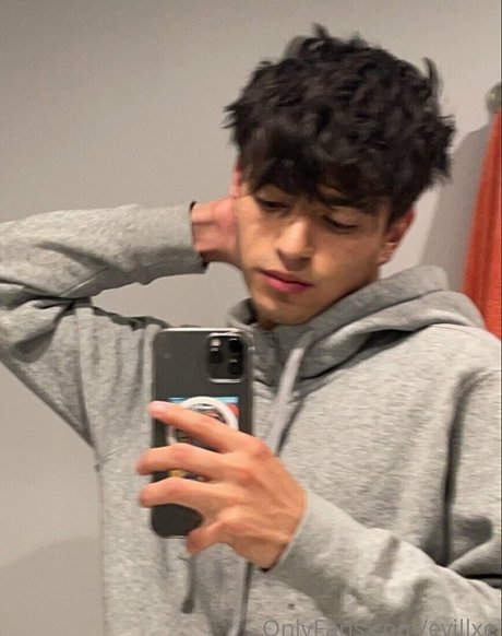 evillxe model perfect photos