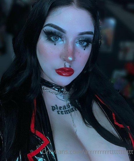 Ur E Mommy nice model picture