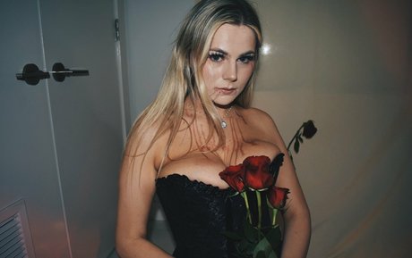 Emily V star high quality images