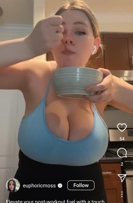 Emily V pretty actress pic