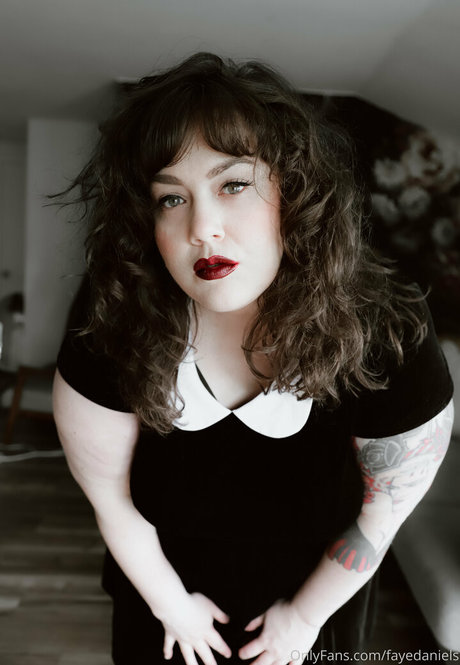 fayedaniels pretty actress pic