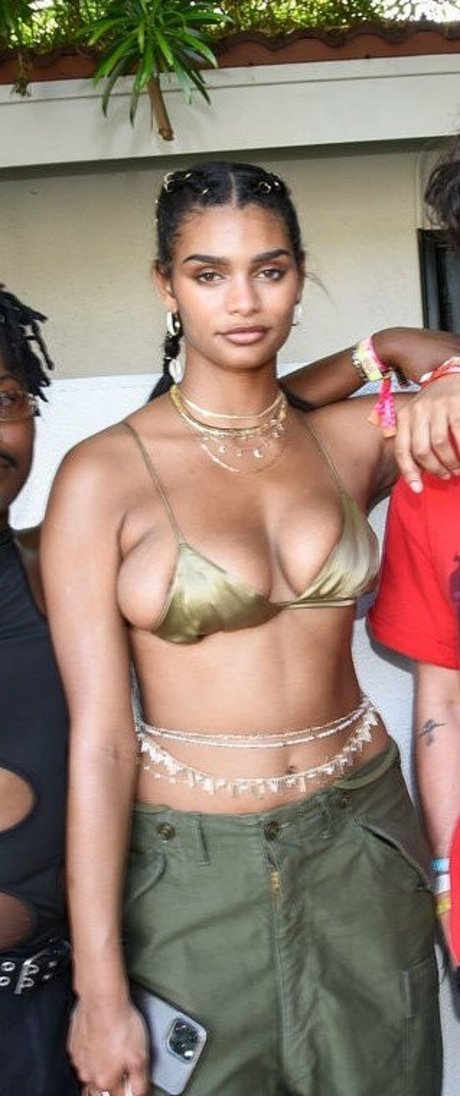 Aslayy Baugh model pornographic pictures