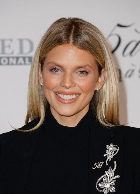 AnnaLynne McCord model high quality picture
