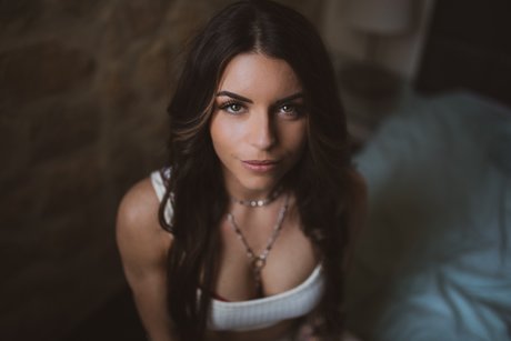 Angelique Njoff hot actress pic