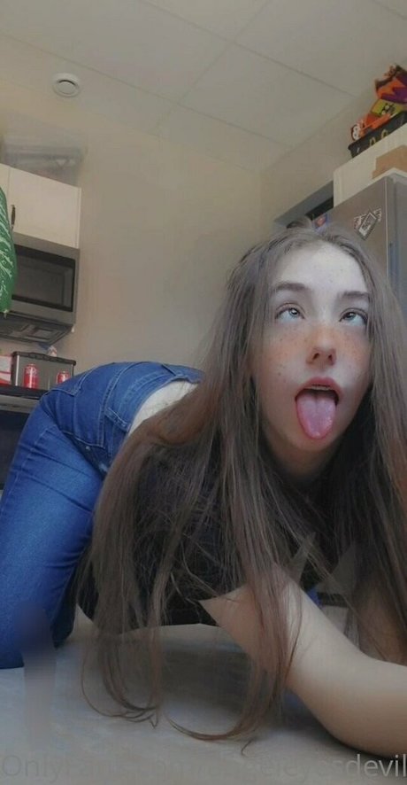 Angel Eyes Devil Thighs art model image