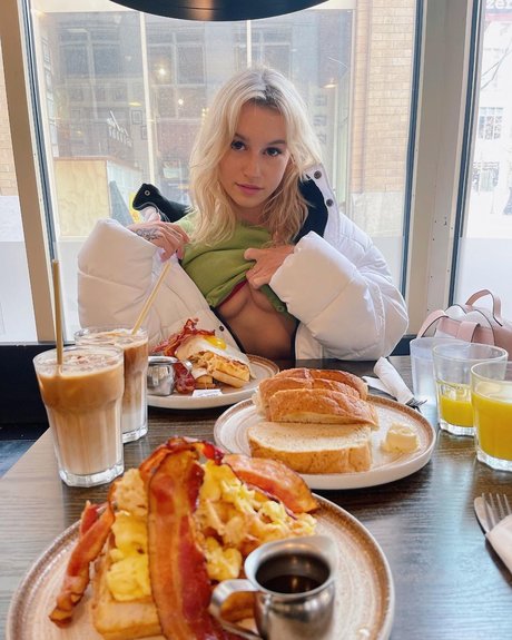 Carla Taylor nude model pics