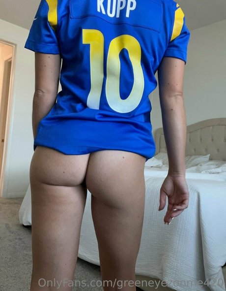 GreenEyesOnMe porn model pics