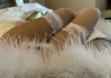 Simone Honey perfect model images