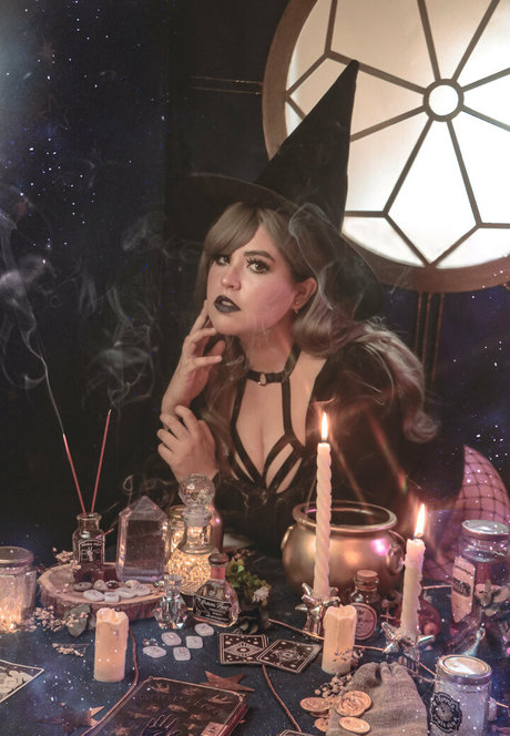 busty brunette onlyfans free nude images