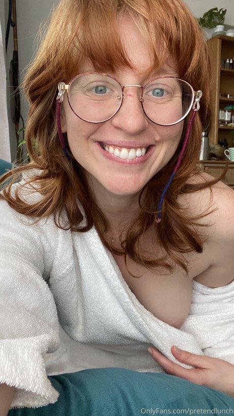 pretendlunch nude pornstar photo