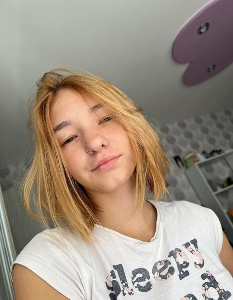 Sonya Solanski nude actress photos