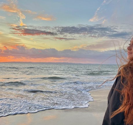 Hayley Aurisch art actress img