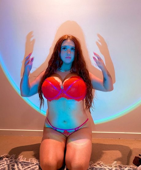 Hayley Aurisch star top image