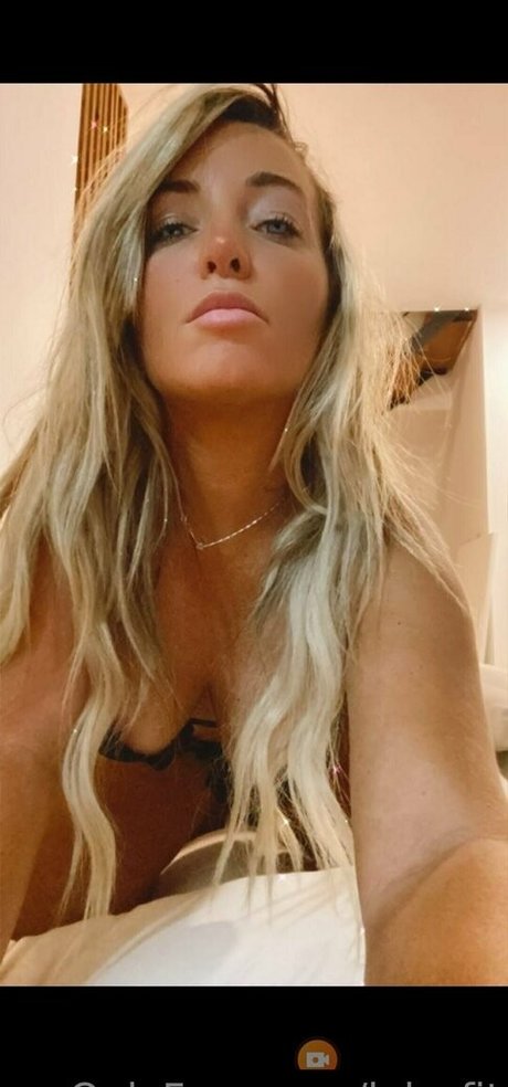 lola fit model nudes pictures