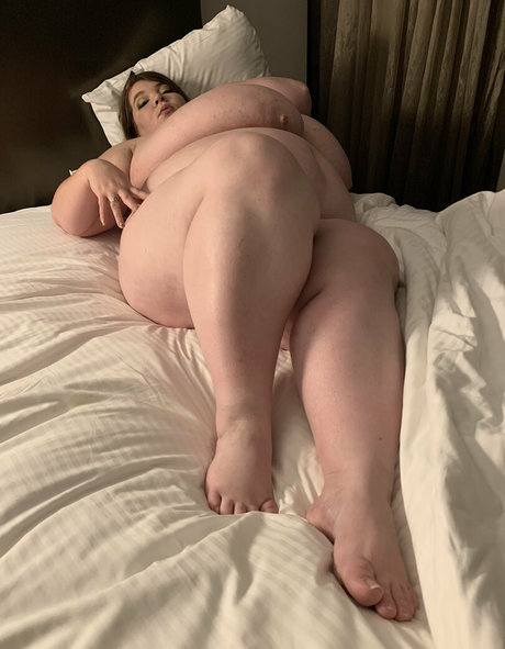 lexxxiluxe model adult image