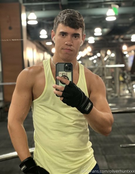 oliverhuntxxx model nude photo