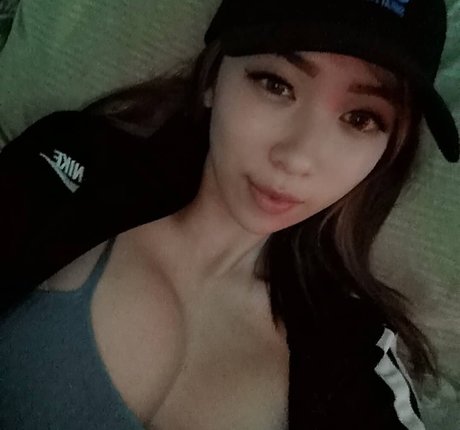 Luna Ly model gallery