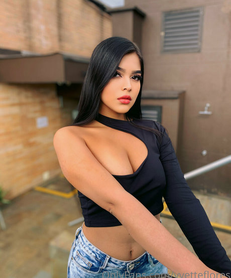 yvetteflores erotic model pic