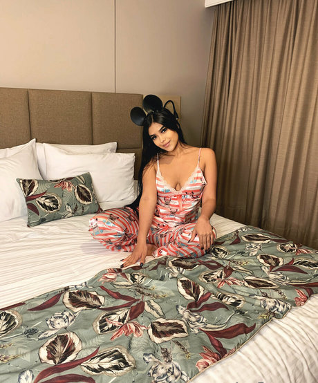 yvetteflores star nude picture