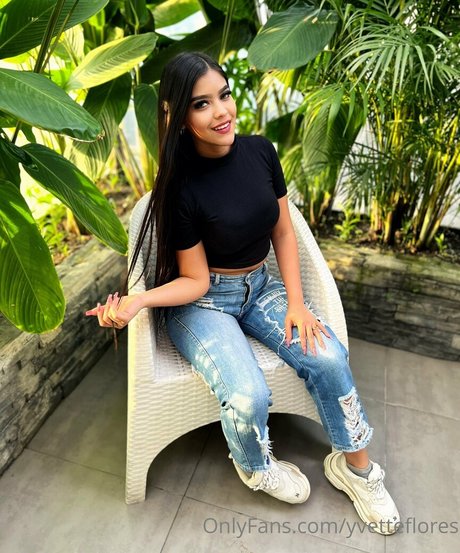 yvetteflores naked actress photo