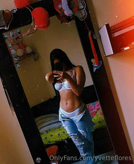 yvetteflores star nude photo