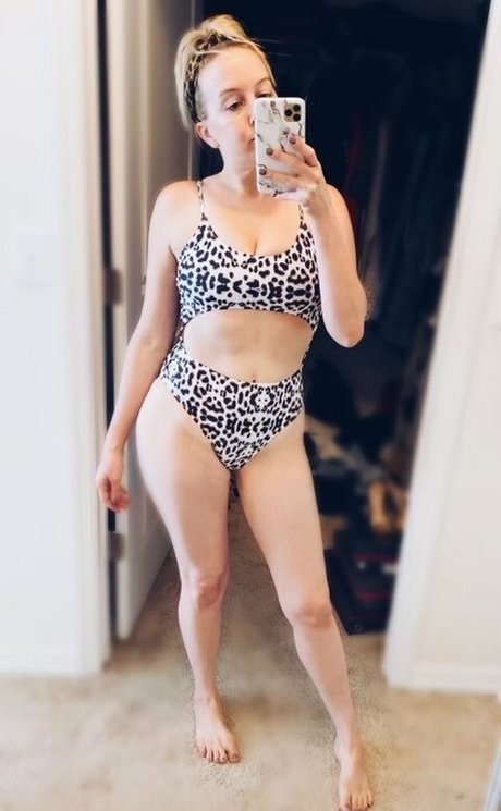 elizabethcastravet sexy actress pic