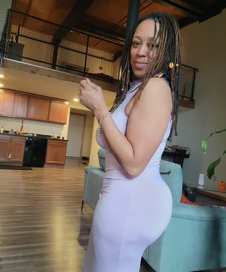 RhodaBlakey star nude picture