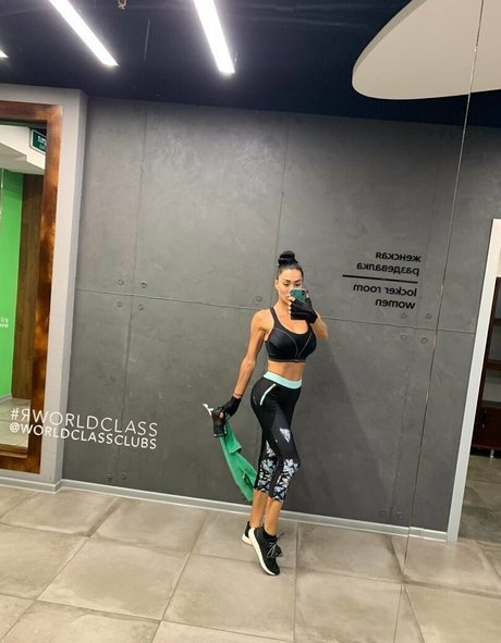 Sexy Alisa high quality actress images